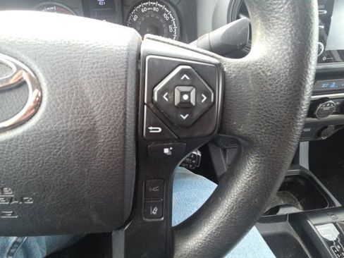 Used 2022 Toyota Tacoma SR image 32