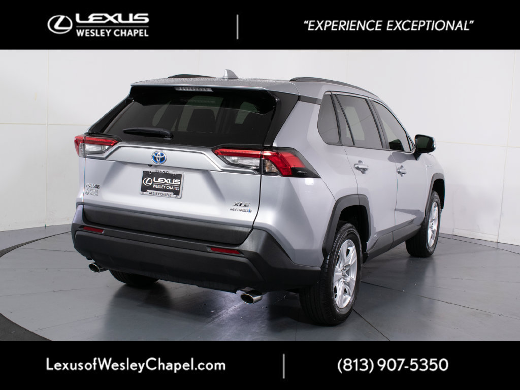 Used 2021 Toyota RAV4 XLE w/ Convenience Package AWD/4WD image 4