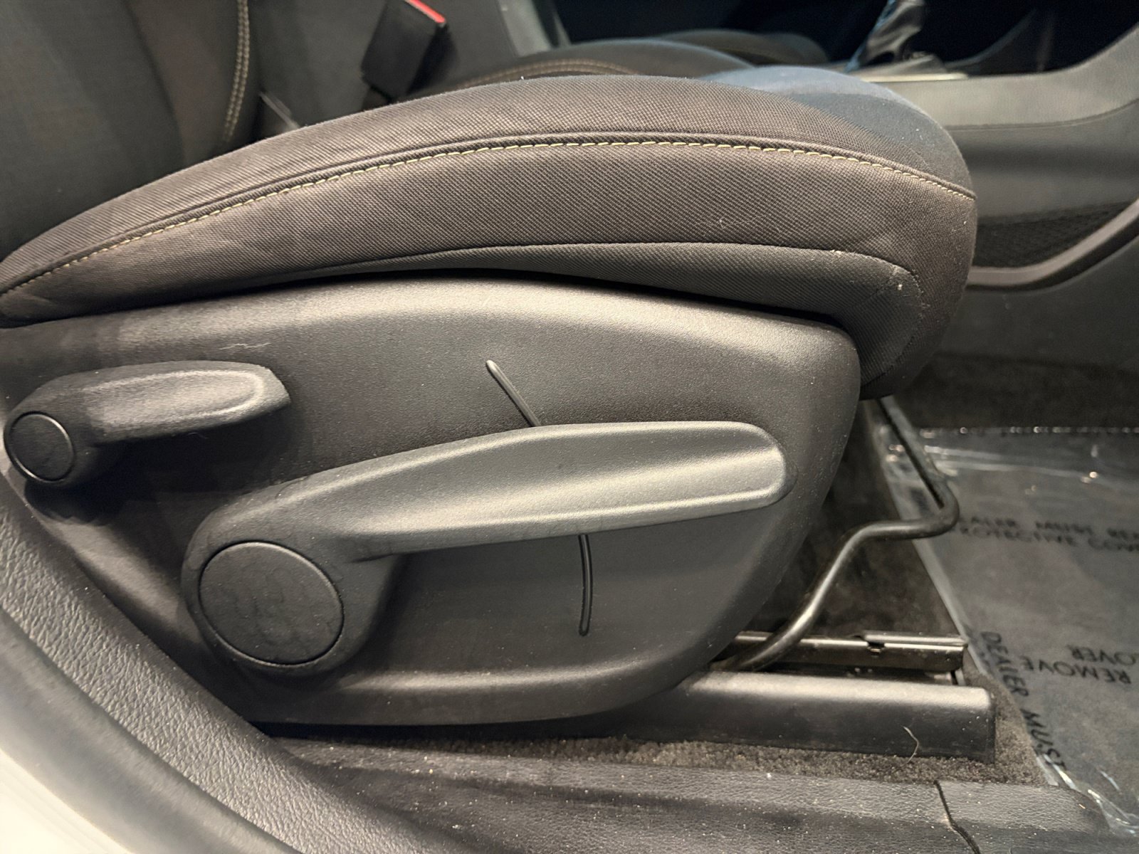 Used 2015 Jeep Cherokee Latitude FWD image 32