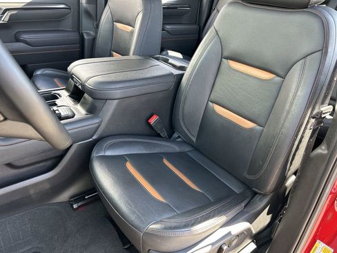 Used 2025 GMC Sierra 1500 AT4 w/ AT4 Premium Package AWD/4WD image 19