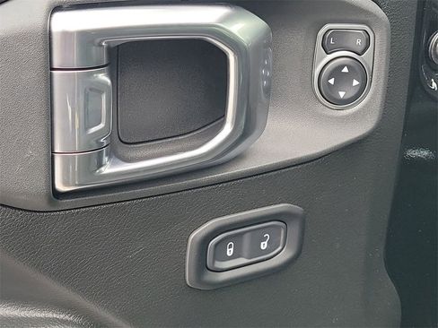 Used 2025 Jeep Wrangler Willys image 23