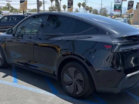 Used 2026 Tesla Model Y Long Range RWD image 5