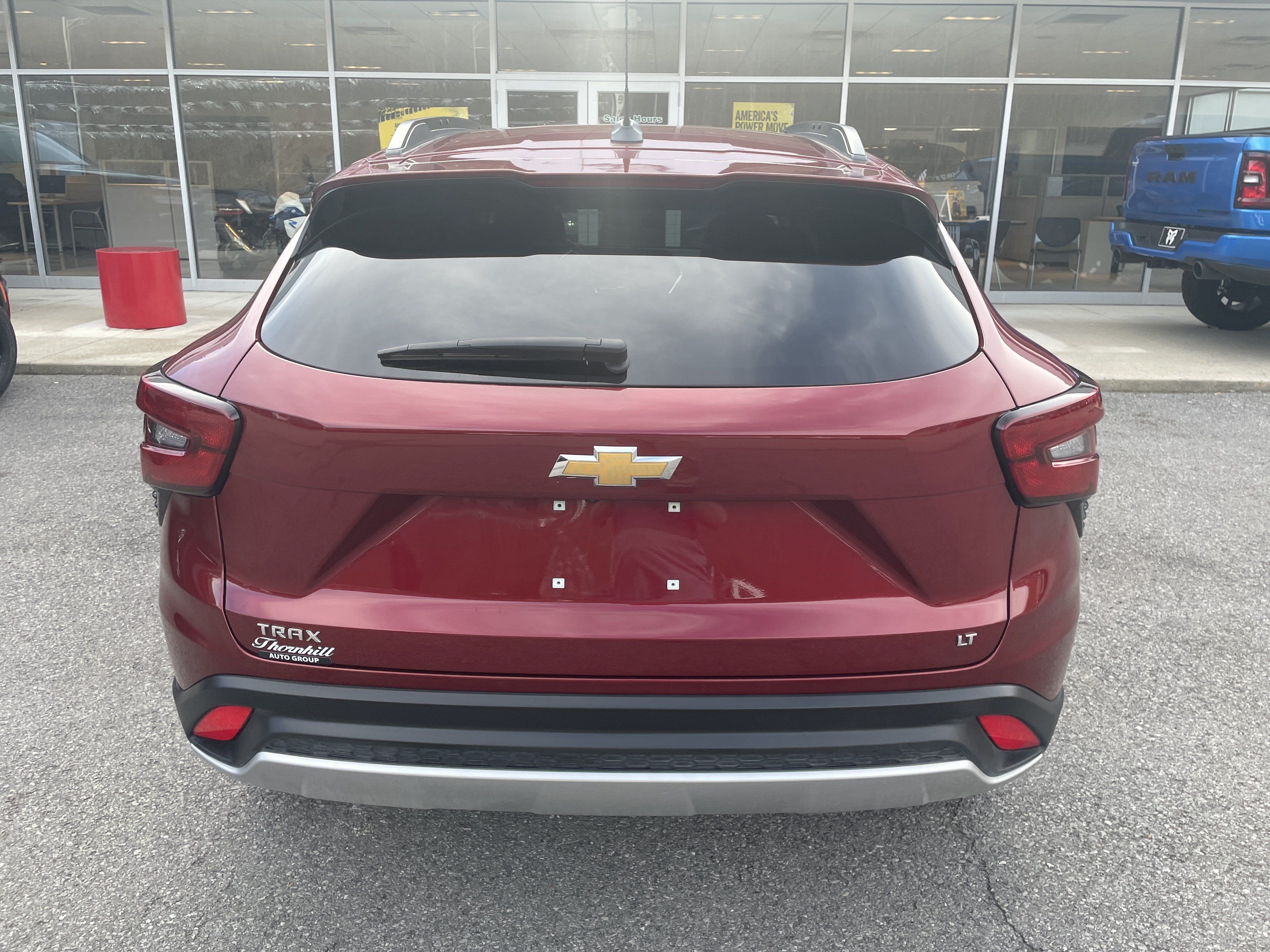 Used 2025 Chevrolet Trax LT w/ LT Convenience Package FWD image 5