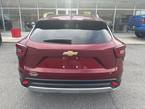 Used 2025 Chevrolet Trax LT w/ LT Convenience Package FWD image 5