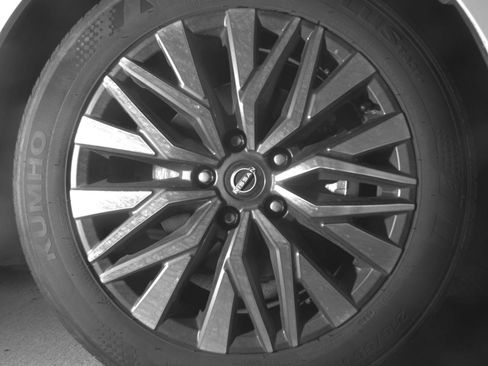 Used 2025 Nissan Altima 2.5 SV FWD image 15