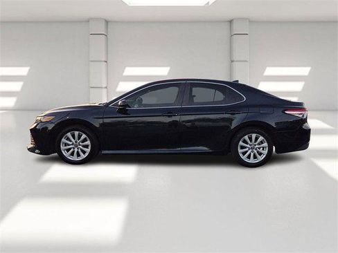 Used 2019 Toyota Camry LE image 2