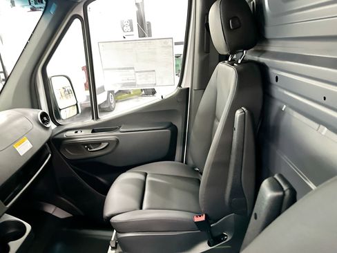 Used 2026 Mercedes-Benz Sprinter 2500 image 24