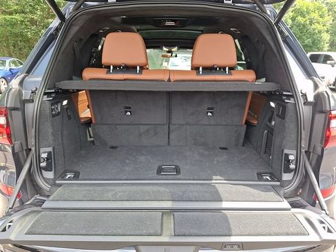 Used 2022 BMW X7 xDrive40i w/ M Sport Package AWD/4WD image 32