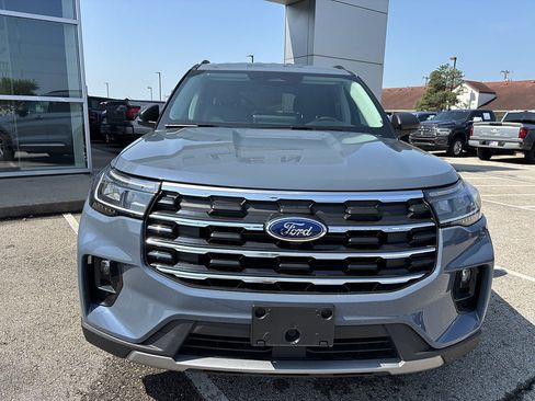 Used 2025 Ford Explorer Active w/ Active Comfort Package AWD/4WD image 9