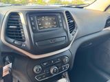 Used 2015 Jeep Cherokee Latitude image 4