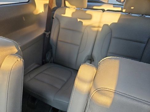 Used 2017 GMC Acadia SLT image 9