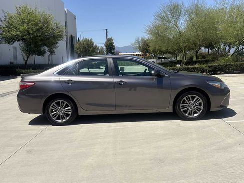 Used 2016 Toyota Camry SE FWD image 2