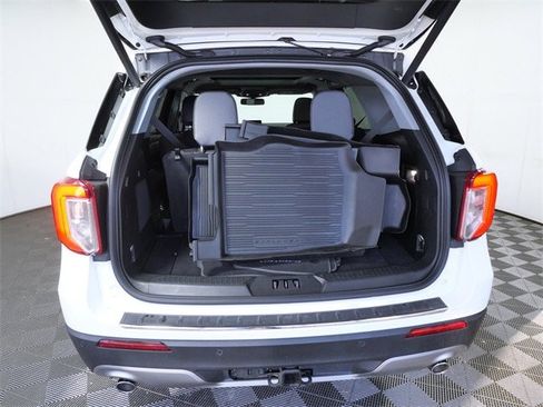 Certified 2023 Ford Explorer Limited w/ Limited Technology Package image 9