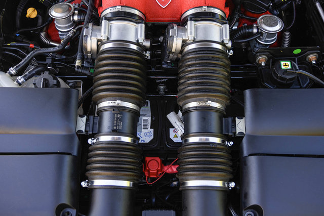 Used 2013 Ferrari California RWD image 28