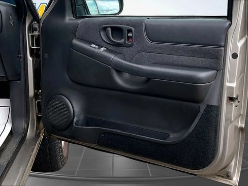 Used 2000 Chevrolet Blazer LS w/ LS Preferred Equipment Group AWD/4WD image 26