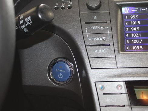 Used 2014 Toyota Prius Two FWD image 17