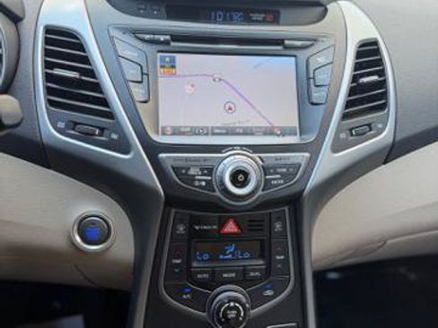 Used 2014 Hyundai Elantra Limited w/ Option Group 03 FWD image 16