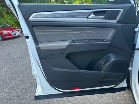 Certified 2023 Volkswagen Atlas Cross Sport SE w/ Panoramic Sunroof Package AWD/4WD image 10