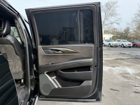 Used 2018 Cadillac Escalade ESV Platinum image 30