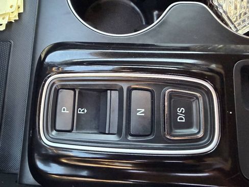 Used 2025 Honda Pilot EX-L image 13
