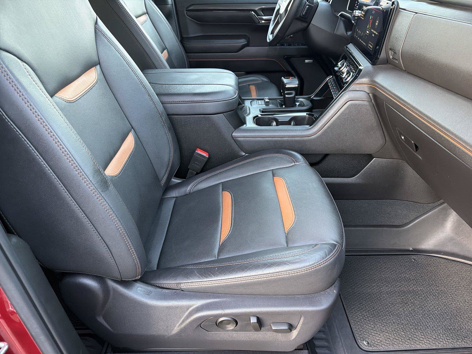 Used 2024 GMC Sierra 1500 AT4 w/ Technology Package AWD/4WD image 12