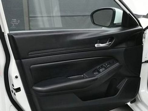 Used 2021 Nissan Altima 2.5 S FWD image 16