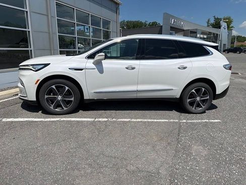 Used 2022 Buick Enclave Essence w/ Experience Buick Package AWD/4WD image 2