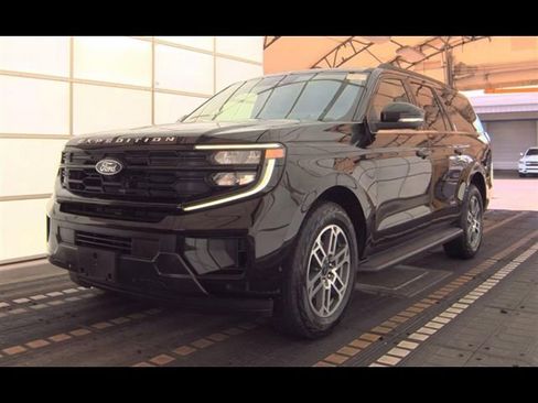 Used 2025 Ford Expedition Max Active AWD/4WD image 2