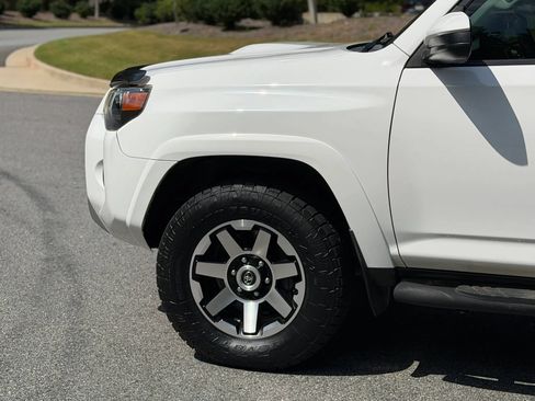 Used 2018 Toyota 4Runner TRD Off-Road AWD/4WD image 10