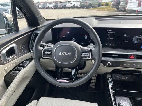 Certified 2025 Kia Sorento SX Prestige image 18