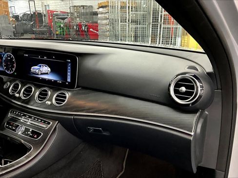 Used 2019 Mercedes-Benz E 300 image 18