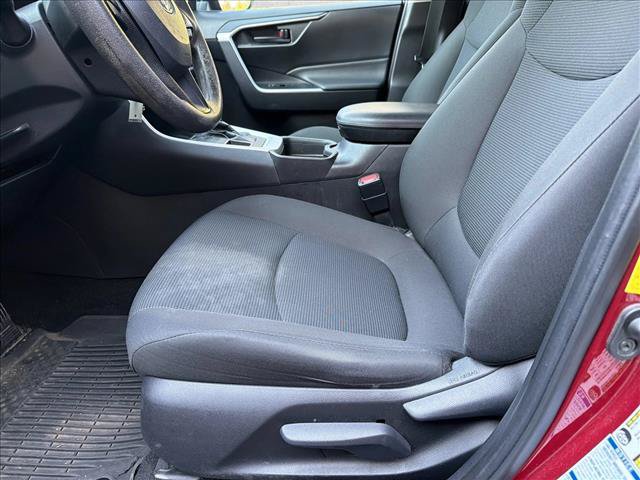 Used 2021 Toyota RAV4 LE AWD/4WD image 12