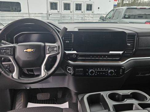 Used 2025 Chevrolet Silverado 2500 LT w/ Convenience Package image 12