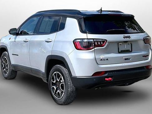 Used 2025 Jeep Compass Trailhawk AWD/4WD image 12