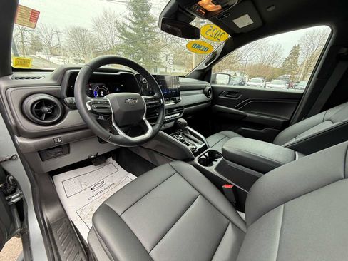 Used 2025 Chevrolet Colorado Trail Boss image 17