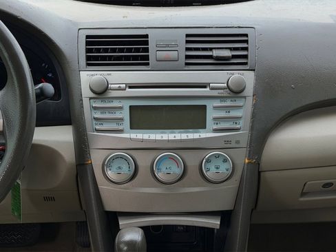 Used 2010 Toyota Camry FWD image 14
