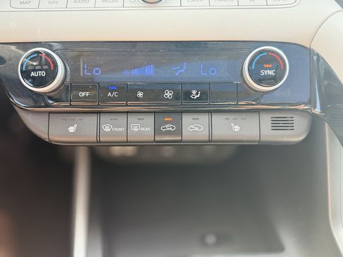 Used 2025 Hyundai Elantra Limited FWD image 36
