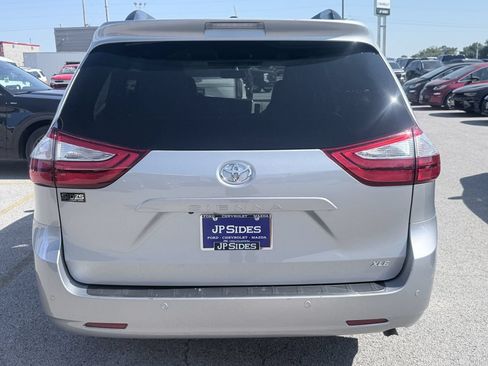 Used 2017 Toyota Sienna XLE w/ XLE Navigation Package FWD image 6