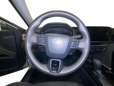 Used 2025 Toyota Camry LE image 12