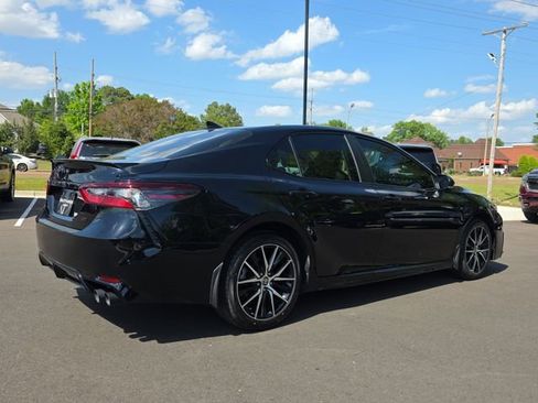 Used 2023 Toyota Camry SE FWD image 5