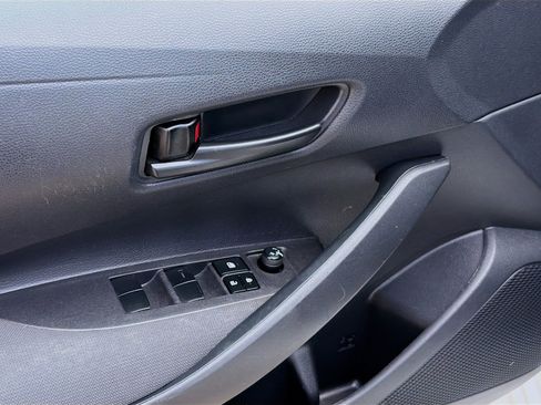 Used 2022 Toyota Corolla LE FWD image 14