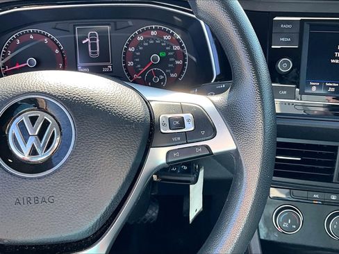 Used 2019 Volkswagen Jetta image 12