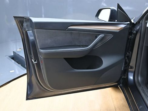 Used 2024 Tesla Model Y Long Range RWD image 42