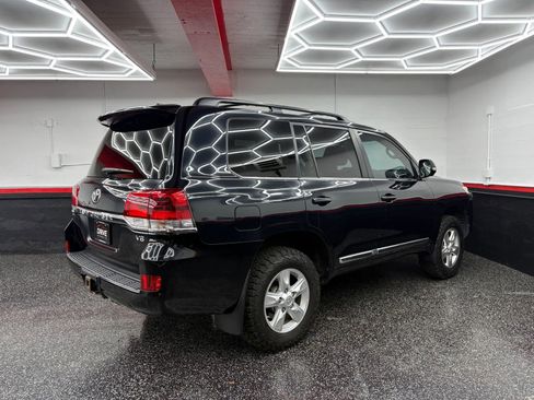 Used 2016 Toyota Land Cruiser image 4