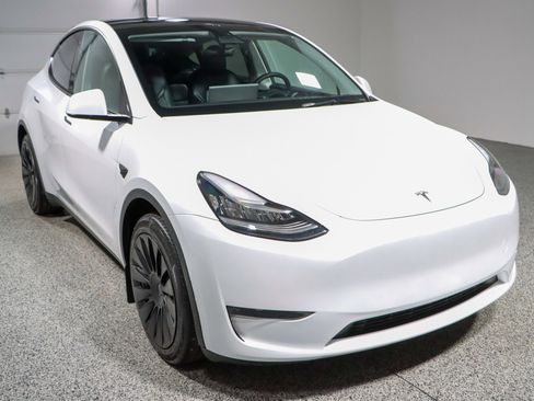 Used 2023 Tesla Model Y Long Range image 5