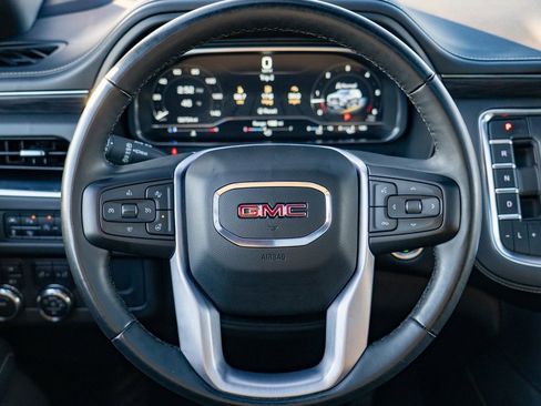 Used 2023 GMC Yukon XL SLT image 16