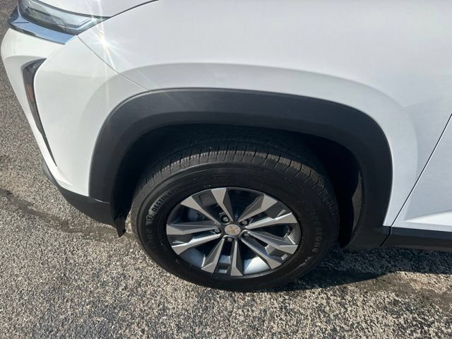 New 2027 Chevrolet Equinox LT w/ Safety and Technology Package FWD image 10
