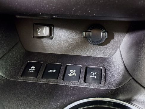 Used 2014 Toyota Highlander XLE AWD/4WD image 13
