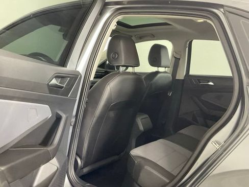 Used 2025 Volkswagen Jetta SE FWD image 16
