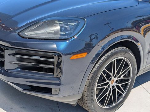 Certified 2025 Porsche Cayenne image 12